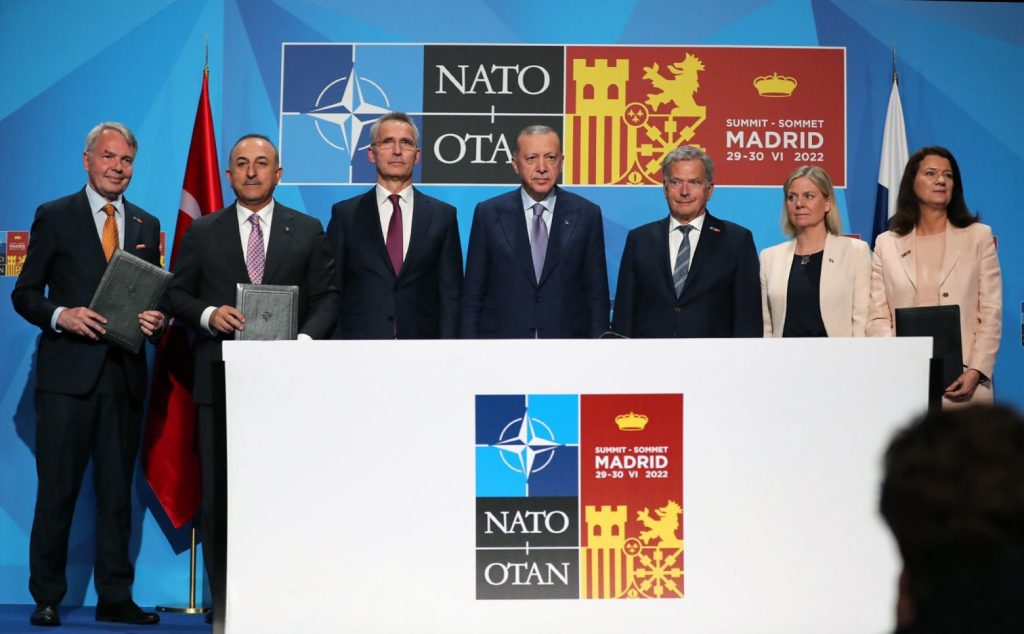 NATO: Τι στοίχισε το «ναι» του Ερντογάν και οι φόβοι για συμφωνίες κάτω από το τραπέζι – Πώς θα γραφτεί η συνέχεια απέναντι στην Ελλάδα