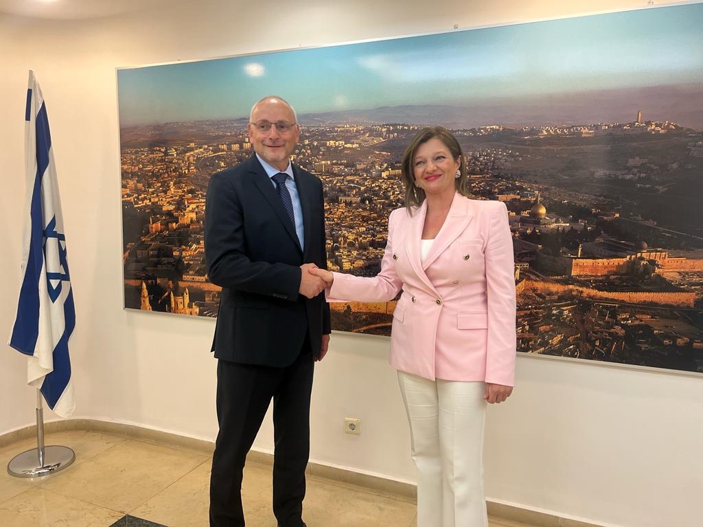Δελτίο Τύπου - Συνάντηση της Προέδρου της Επ. Περιβάλλοντος της Βουλής, Δ. Αυγερινοπούλου, με τον Πρέσβη του Ισραήλ στην Αθήνα