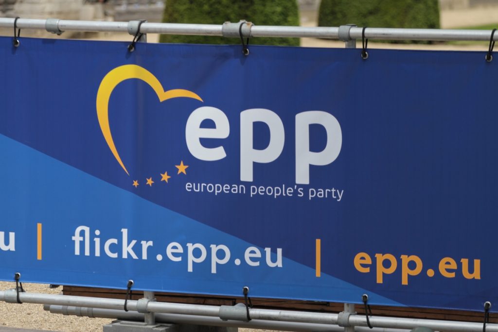 Ευρωπαϊκό Λαϊκό Κόμμα: Έφοδος της βελγικής αστυνομίας στα γραφεία του