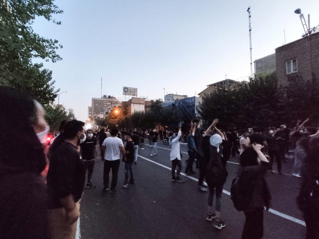 Ιράν: «Πορεία ενάντια στο χάος» – Αντιδιαδήλωση των Φρουρών της Επανάστασης